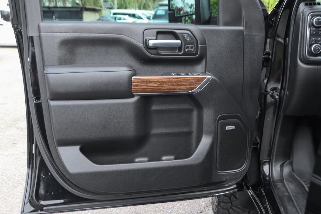 Used 2020 Chevrolet Silverado 2500 High Country w/ Technology Package AWD/4WD image 17