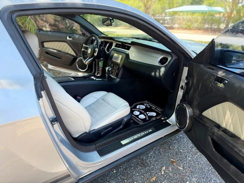 Used 2012 Ford Mustang Premium RWD image 4