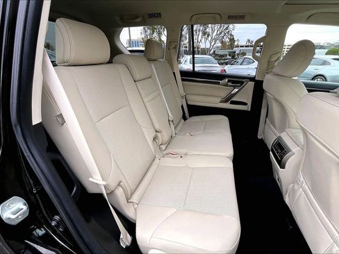 Used 2020 Lexus GX 460 Premium w/ Premium Package AWD/4WD image 19