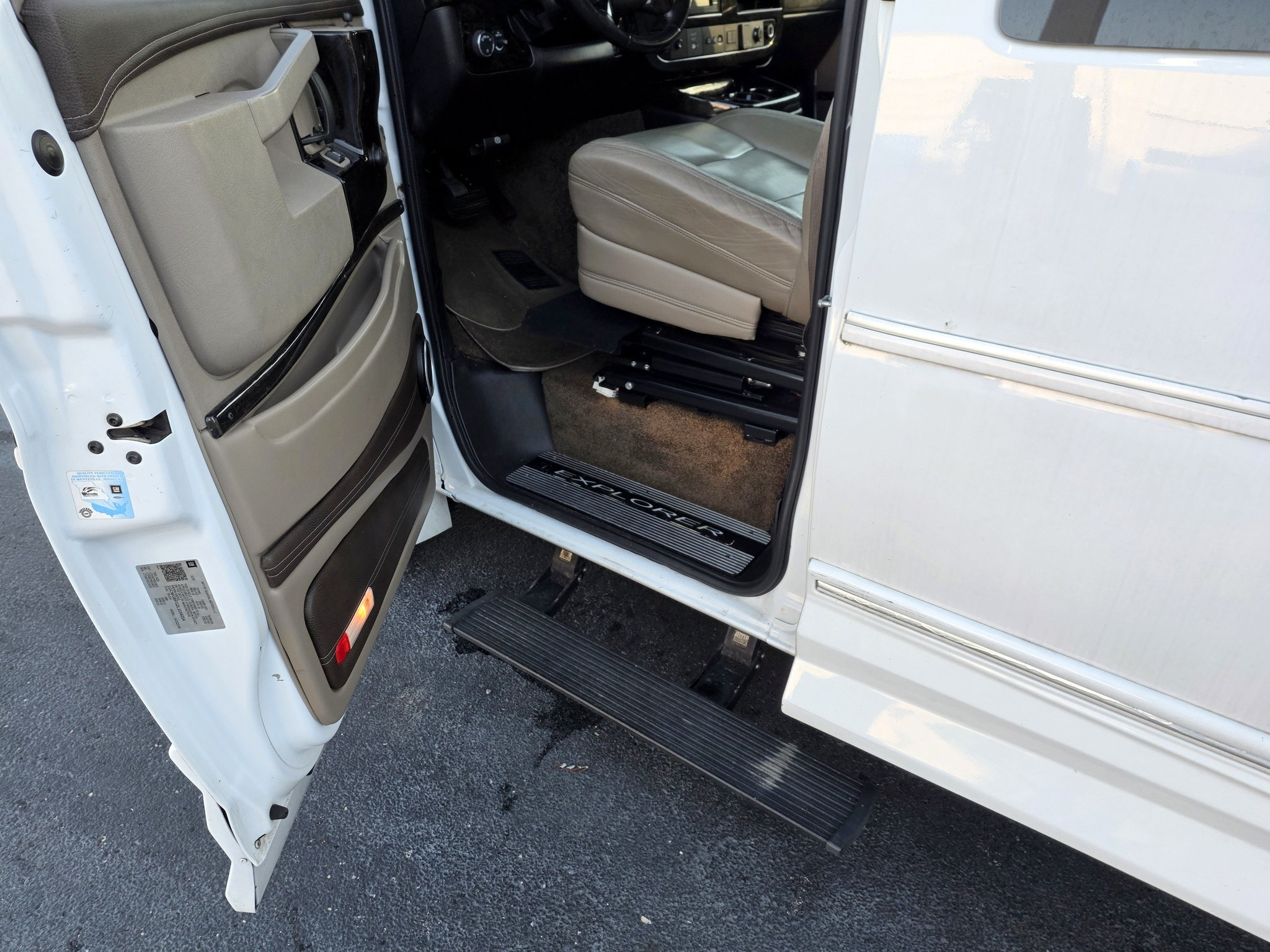 Used 2020 Chevrolet Express 2500 Extended w/ Enhanced Convenience Package RWD image 13