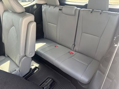 Used 2025 Toyota Highlander Platinum AWD/4WD image 16