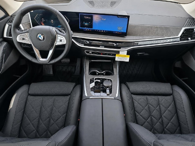 Used 2027 BMW X7 xDrive40i AWD/4WD image 11