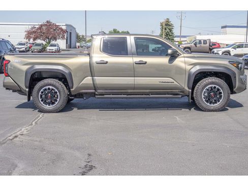 Used 2025 Toyota Tacoma TRD Off-Road w/ TRD Off Road Premium Package AWD/4WD image 2