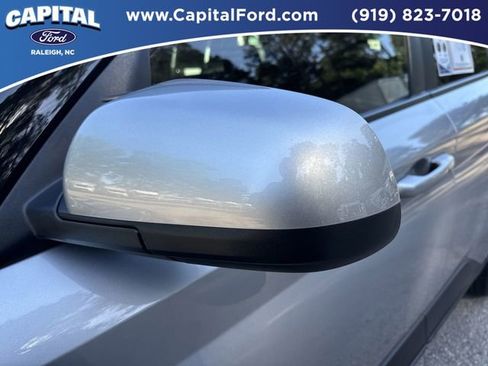 Used 2025 Hyundai Venue SEL FWD image 12