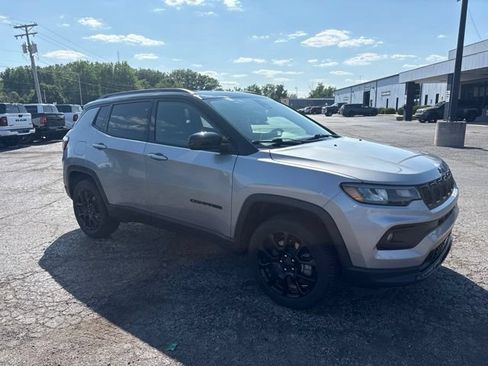 Used 2023 Jeep Compass Latitude w/ Convenience Group AWD/4WD image 8