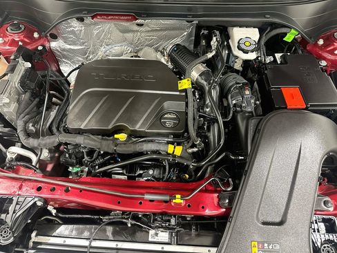 Certified 2025 Chevrolet Trax RS w/ Driver Confidence Package FWD image 30
