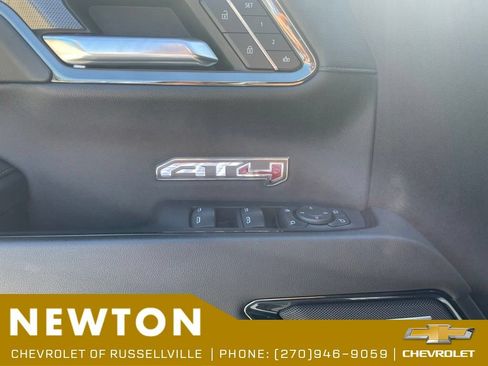Used 2024 GMC Sierra 1500 AT4 w/ Technology Package AWD/4WD image 9