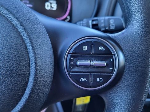 Used 2023 Kia Soul LX w/ LX Technology Package image 18