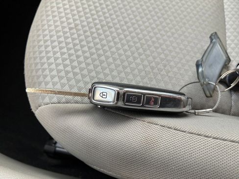 Used 2025 Kia Soul LX w/ LX Technology Package FWD image 20