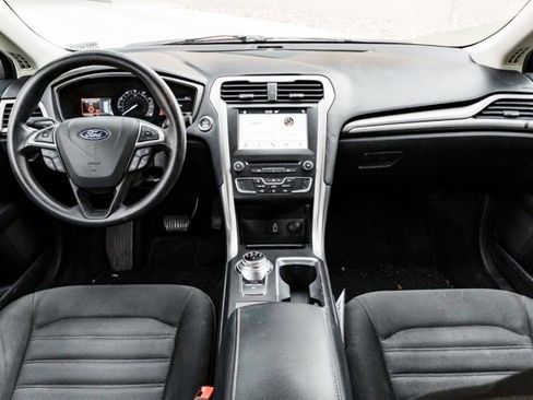 Used 2018 Ford Fusion SE w/ Fusion SE Technology Package image 22