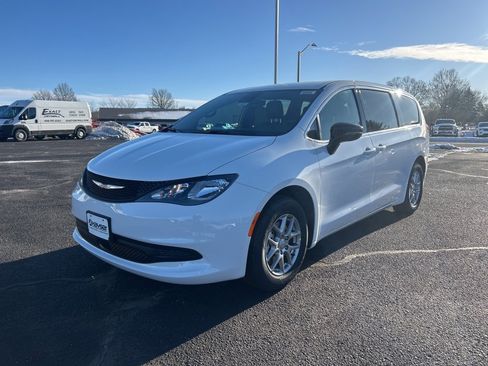 New 2026 Chrysler Voyager LX image 3