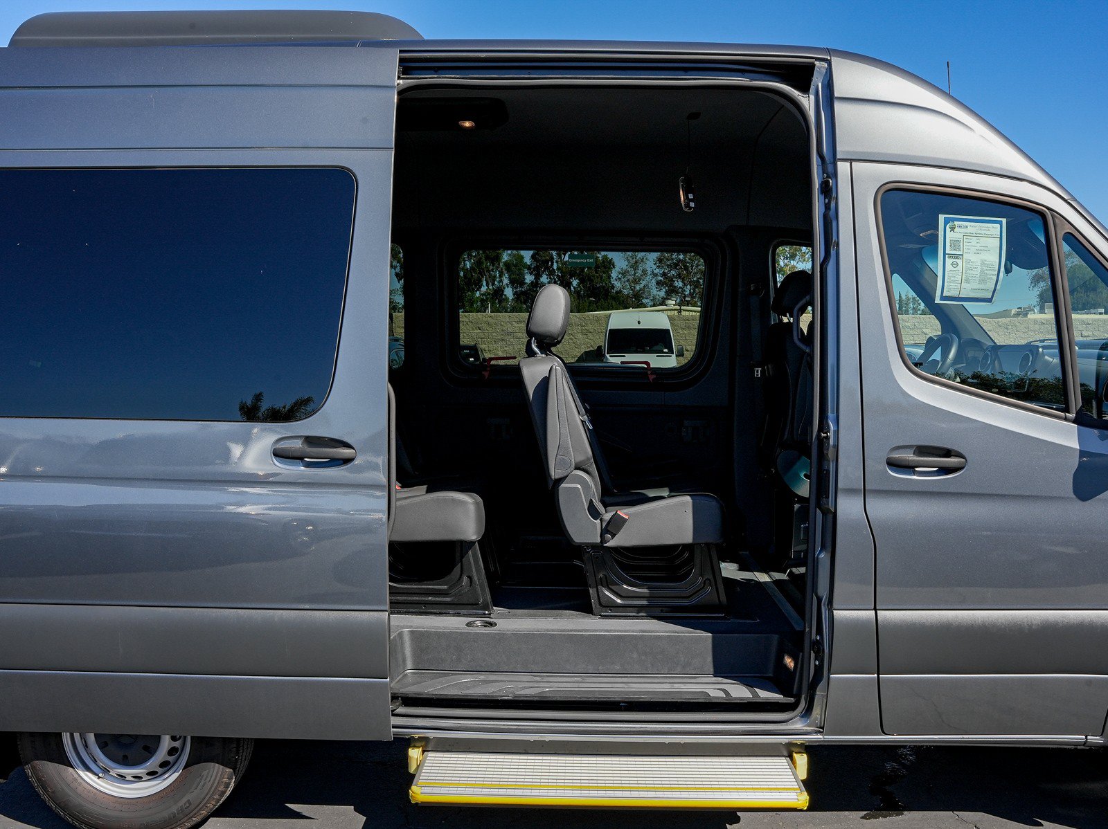 Used 2024 Mercedes-Benz Sprinter 2500 image 8