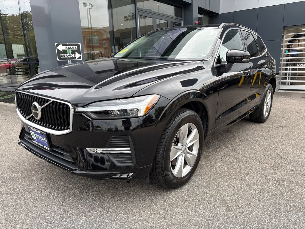 Used 2022 Volvo XC60 B5 Momentum AWD/4WD image 2
