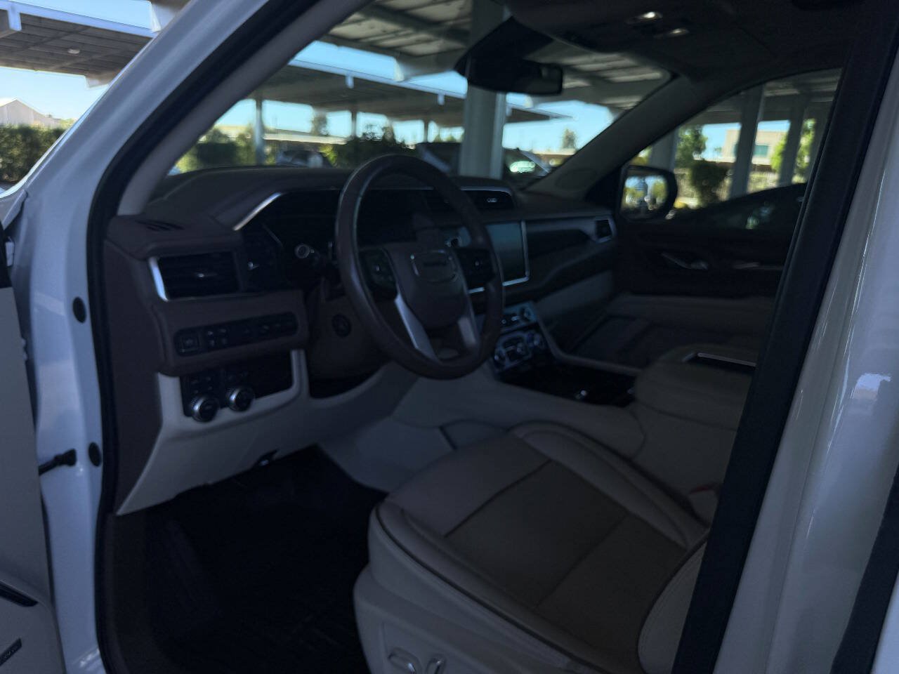 Used 2021 GMC Yukon Denali w/ LPO, Illumination Package AWD/4WD image 9