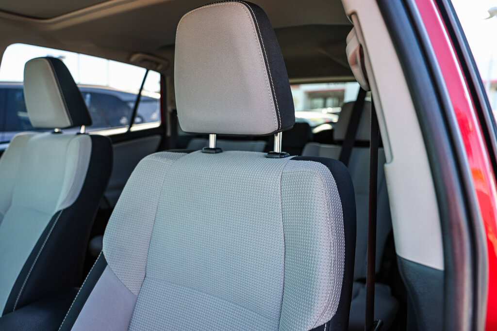 Used 2017 Toyota RAV4 XLE AWD/4WD image 15