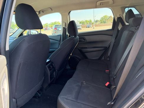 Used 2024 Nissan Rogue S FWD image 19