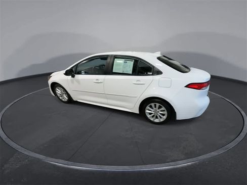 Used 2023 Toyota Corolla LE image 6