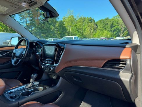 Used 2018 Chevrolet Traverse High Country AWD/4WD image 21