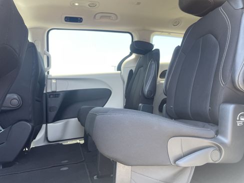 Used 2023 Chrysler Voyager LX FWD image 28