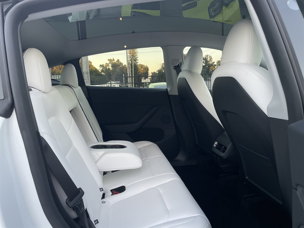 Used 2024 Tesla Model Y Long Range AWD/4WD image 26