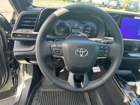 New 2026 Toyota Crown Platinum image 18