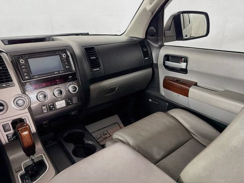 Used 2016 Toyota Sequoia Platinum AWD/4WD image 23