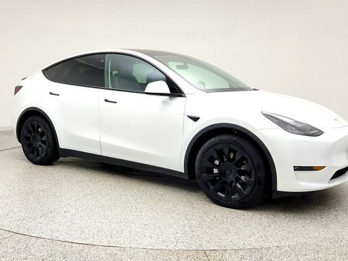 Used 2023 Tesla Model Y Long Range AWD/4WD image 3