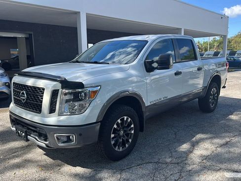 Used 2019 Nissan Titan PRO-4X w/ Pro-4x Convenience Package image 3