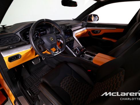 Used 2022 Lamborghini Urus AWD/4WD image 12