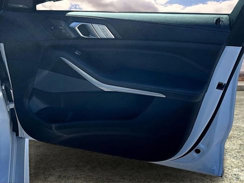 Used 2021 BMW X7 M50i image 29