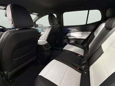 Used 2025 Chevrolet Equinox EV LT image 28