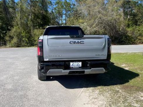 New 2025 GMC Sierra EV Denali image 7