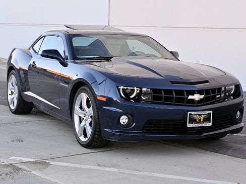 Used 2012 Chevrolet Camaro SS RWD image 8