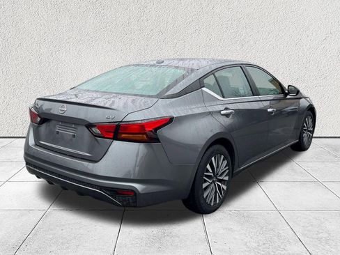 Used 2024 Nissan Altima 2.5 SV image 8