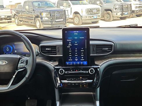 Used 2022 Ford Explorer Platinum w/ Equipment Group 601A AWD/4WD image 14