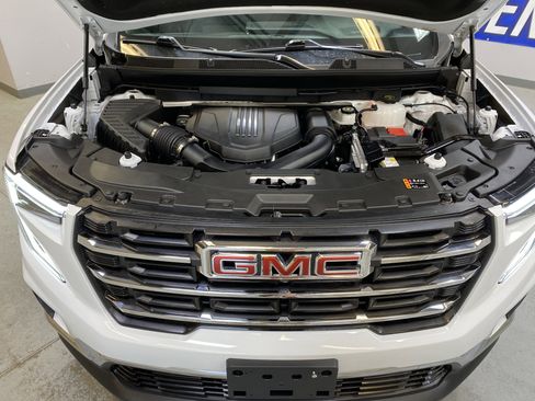 Used 2025 GMC Acadia Elevation image 9