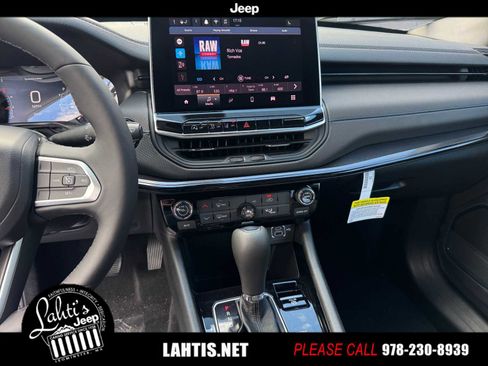 New 2026 Jeep Compass Latitude image 9