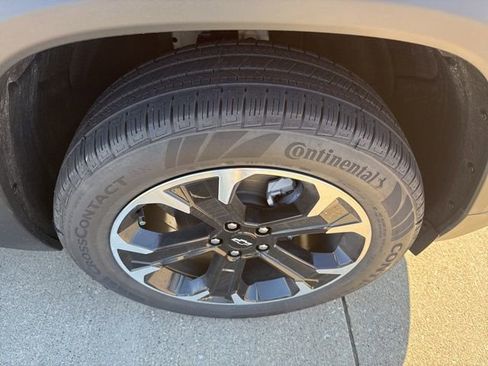 New 2026 Chevrolet Equinox LT w/ Convenience Package II FWD image 59