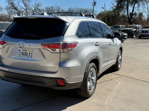 Used 2015 Toyota Highlander Limited Platinum image 4