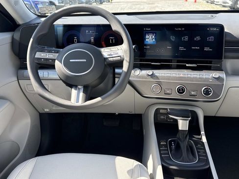 New 2026 Hyundai Kona SE image 2