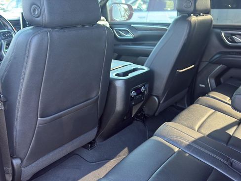 Used 2023 Chevrolet Suburban LT RWD image 24