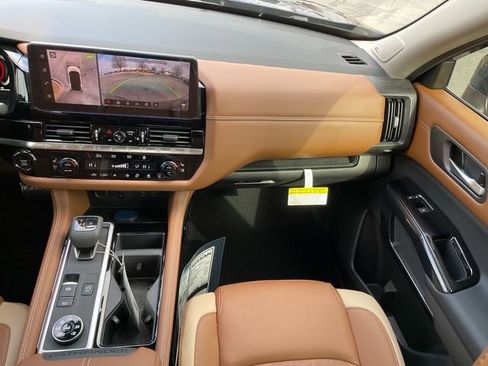 New 2026 Nissan Pathfinder Platinum w/ Accent Package image 11