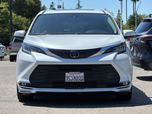 Certified 2022 Toyota Sienna XLE AWD/4WD image 8