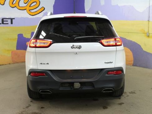 Used 2018 Jeep Cherokee Latitude w/ Cold Weather Group AWD/4WD image 7
