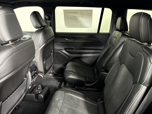 New 2025 Jeep Grand Cherokee L Altitude image 14