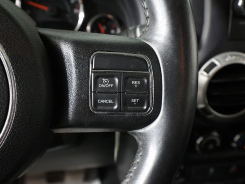 Used 2016 Jeep Wrangler Unlimited Sahara w/ Connectivity Group AWD/4WD image 31