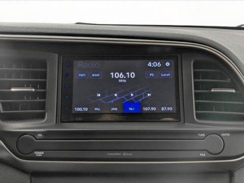 Used 2018 Hyundai Elantra SE FWD image 29
