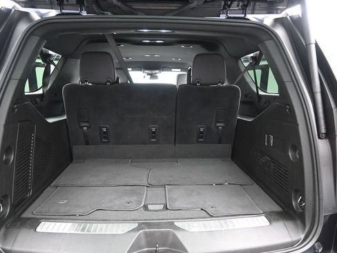 Used 2025 Chevrolet Suburban Z71 AWD/4WD image 11