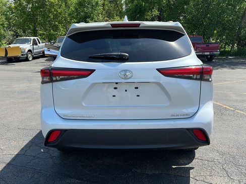 Used 2022 Toyota Highlander XLE AWD/4WD image 19
