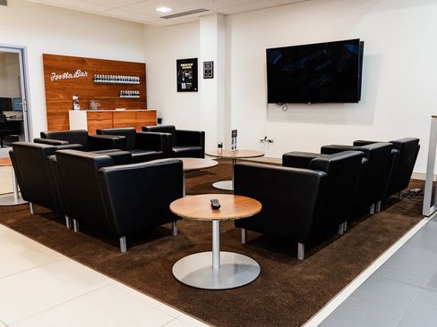 Used 2023 BMW X5 M50i w/ Executive Package image 42